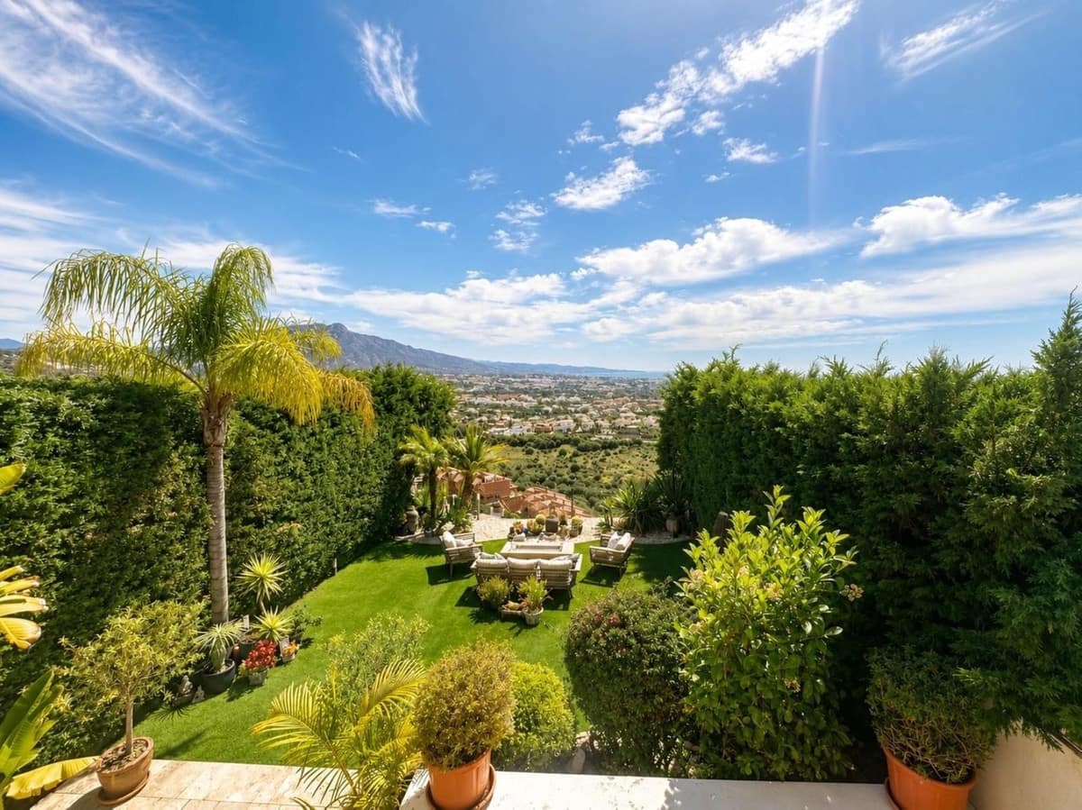 3 bedroom Townhouse for sale in Benahavis with pool garage - € 925,000 (Ref: 10051950)