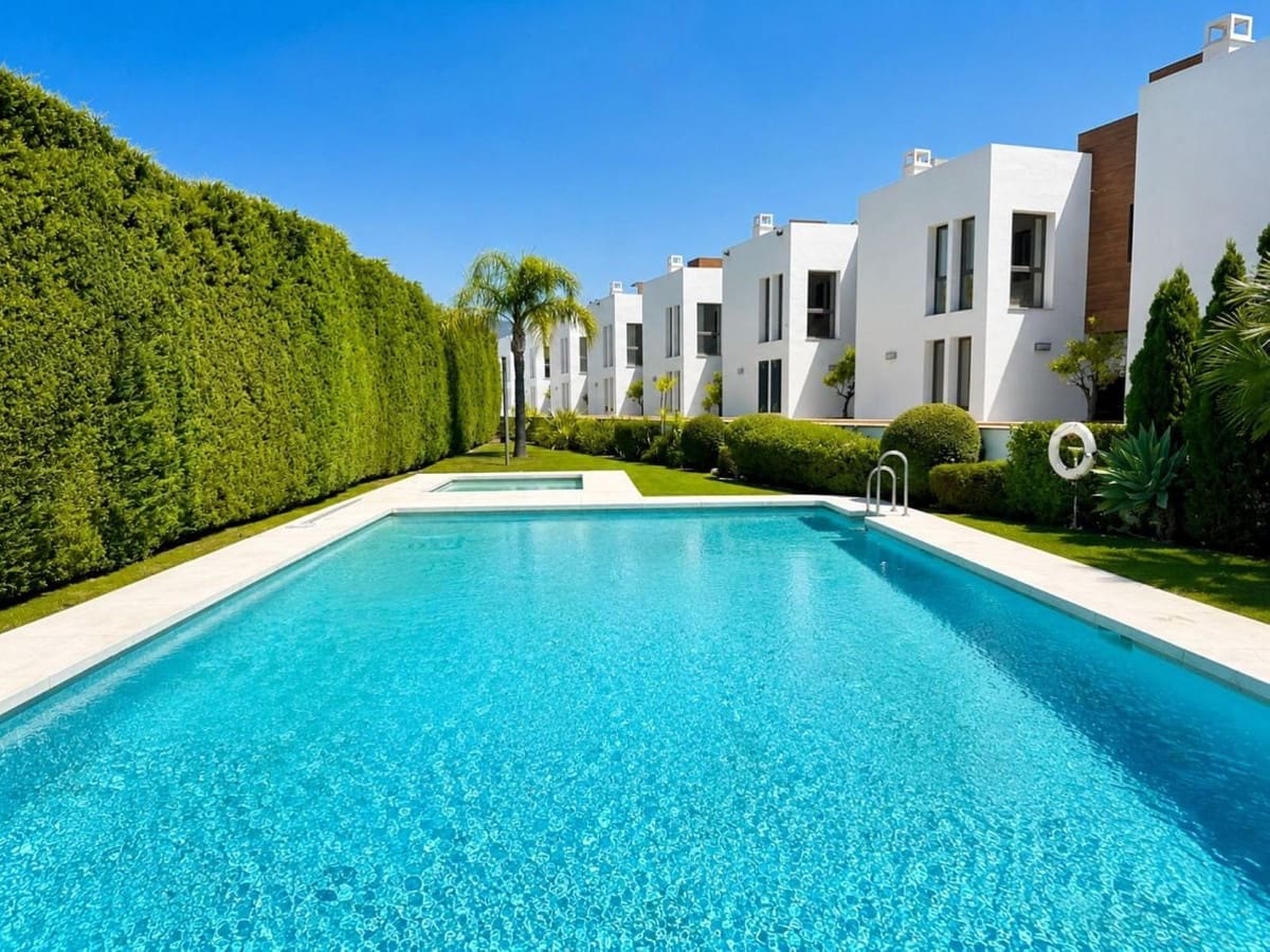 3 bedroom Townhouse for sale in Benahavis with pool garage - € 925,000 (Ref: 10051950)