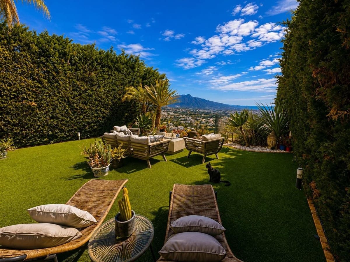 3 bedroom Townhouse for sale in Benahavis with pool garage - € 925,000 (Ref: 10051950)
