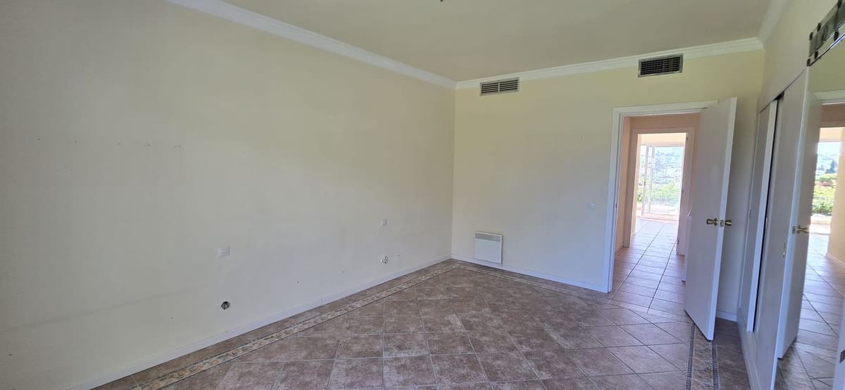 3 soveværelse Rækkehus til salg i Nueva Andalucia med swimmingpool garage - € 635.000 (Ref: 10155420)