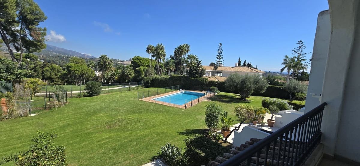 3 soveværelse Rækkehus til salg i Nueva Andalucia med swimmingpool garage - € 635.000 (Ref: 10155420)