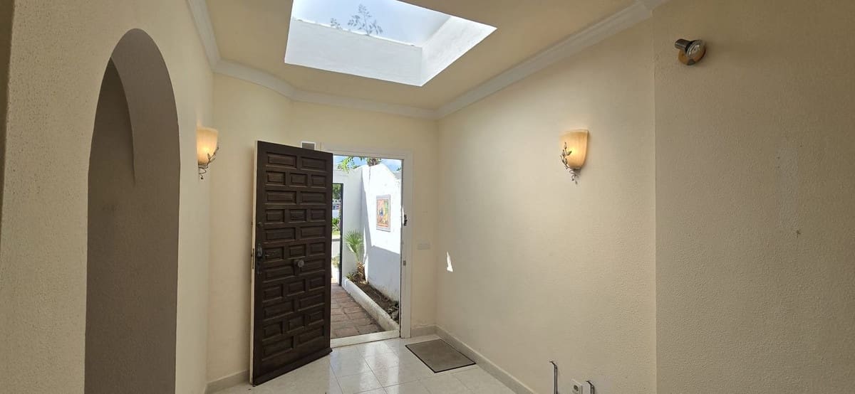3 soveværelse Rækkehus til salg i Nueva Andalucia med swimmingpool garage - € 635.000 (Ref: 10155420)