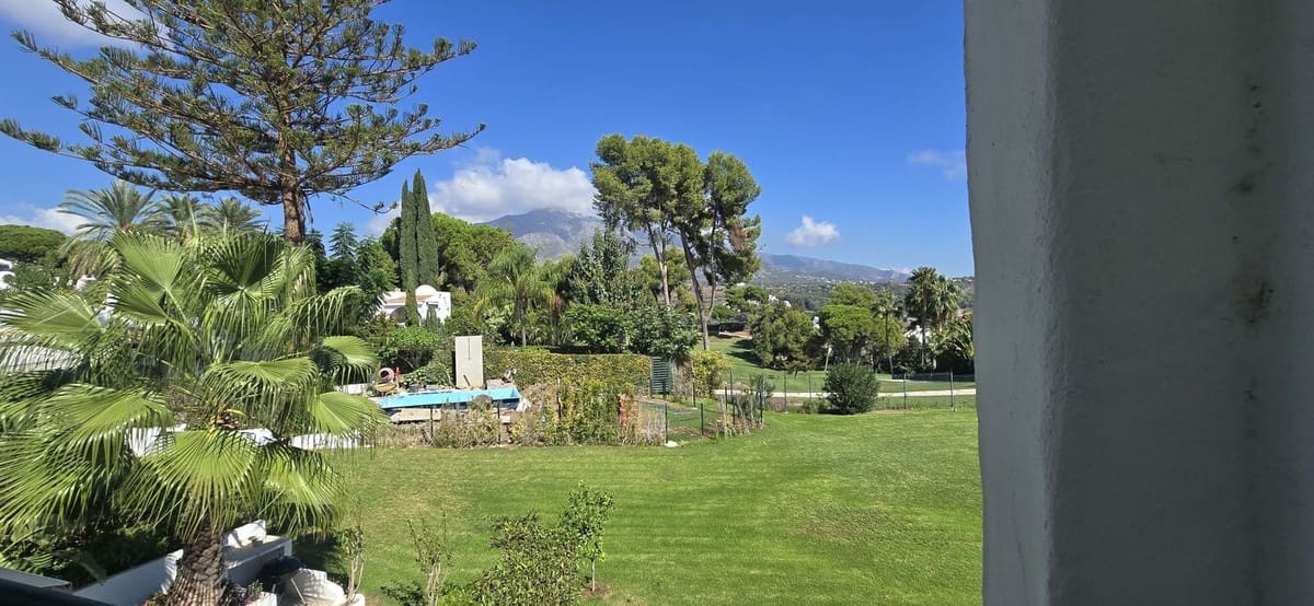 3 soveværelse Rækkehus til salg i Nueva Andalucia med swimmingpool garage - € 635.000 (Ref: 10155420)