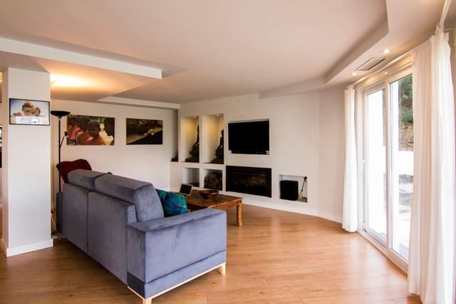 Villa/Maison de 3 chambres à louer à La Mairena, Ojen avec piscine garage - 5 500 € (Ref: 10156115)