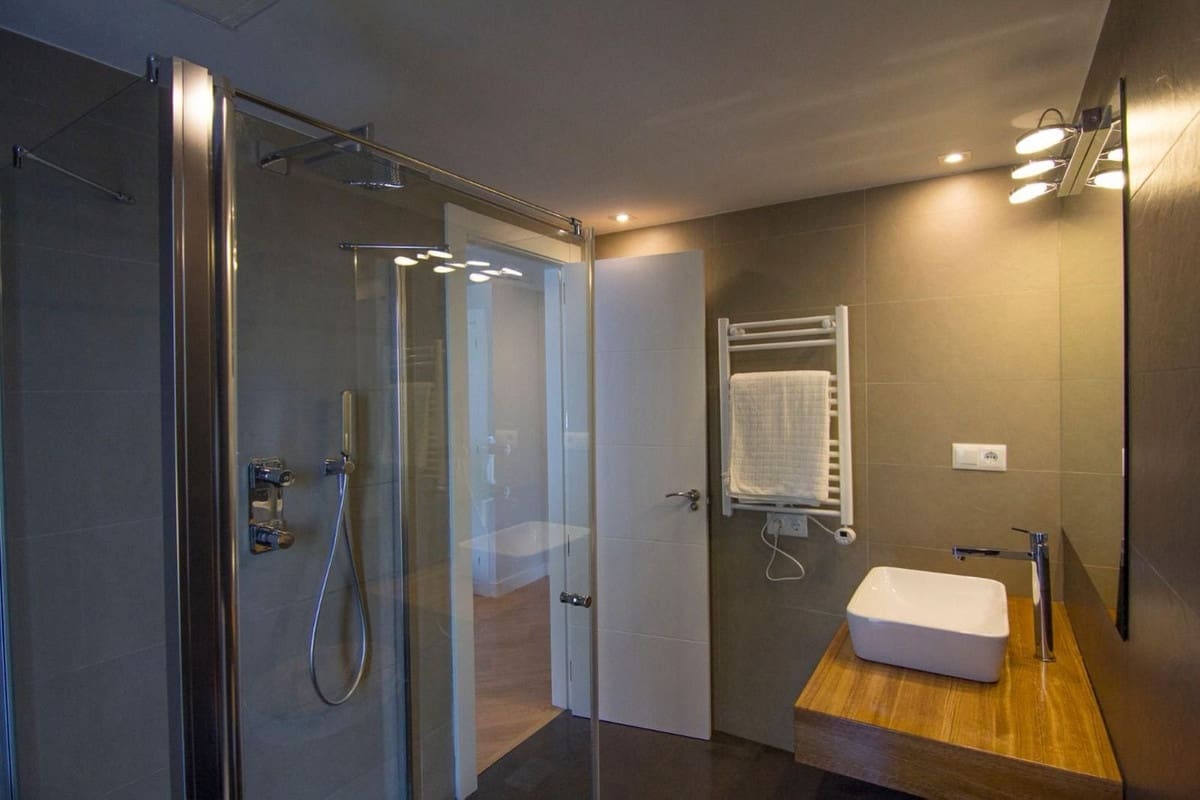 Villa/Maison de 3 chambres à louer à La Mairena avec piscine garage - 5 500 € (Ref: 10156115)