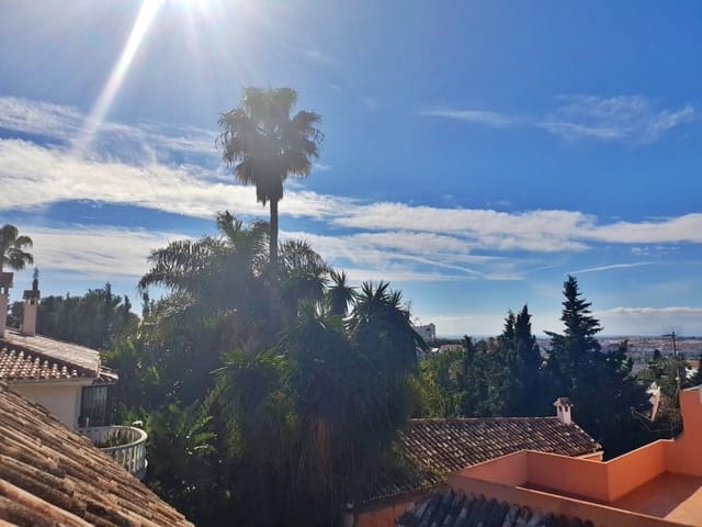 Chalet de 5 habitaciones en Nueva Andalucia, Marbella en venta con piscina garaje - 1.495.000 € (Ref: 6147437)