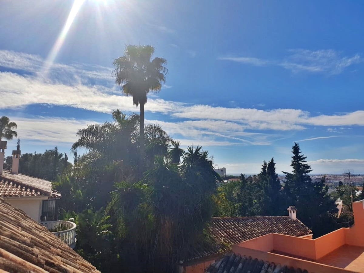 5 soverom Villa til salgs i Nueva Andalucia med svømmebasseng garasje - € 1 495 000 (Ref: 6147437)