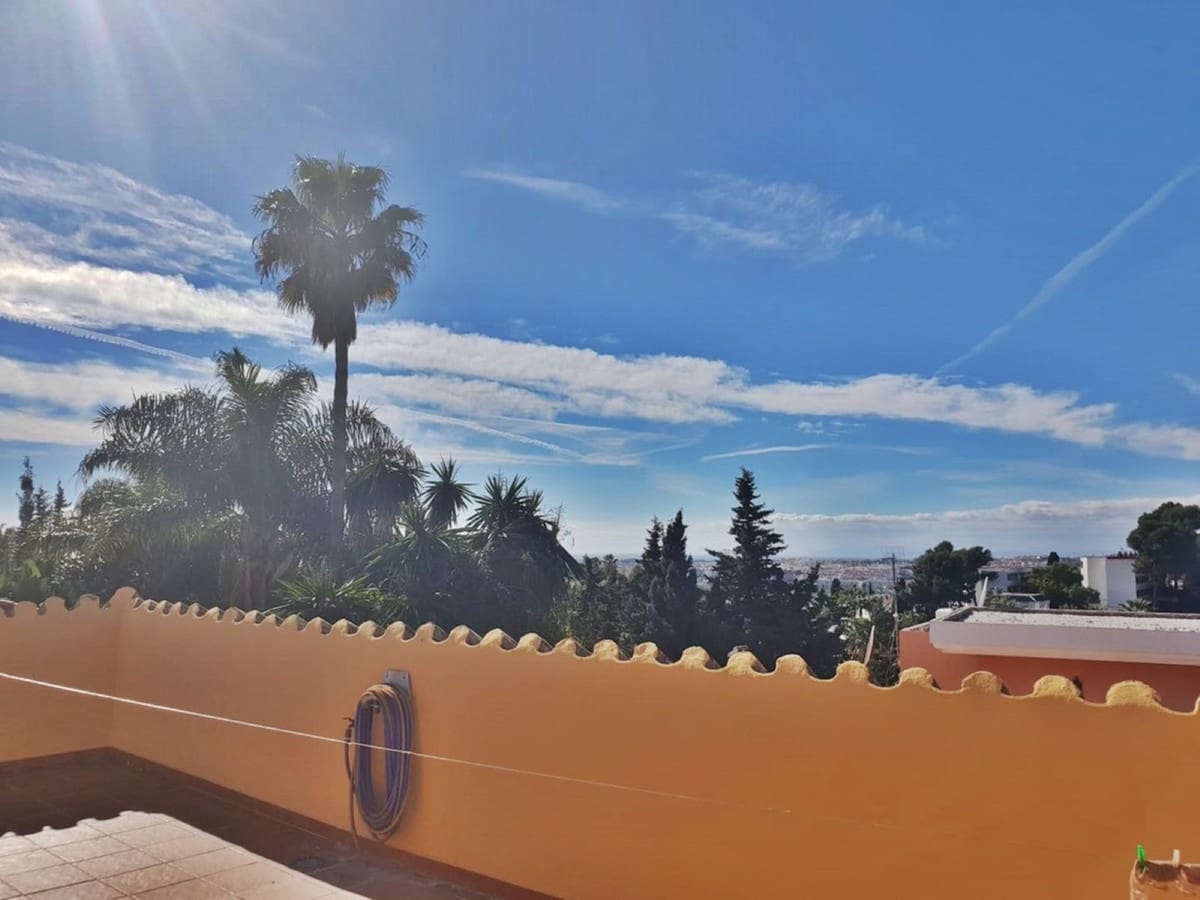 5 soverom Villa til salgs i Nueva Andalucia med svømmebasseng garasje - € 1 495 000 (Ref: 6147437)