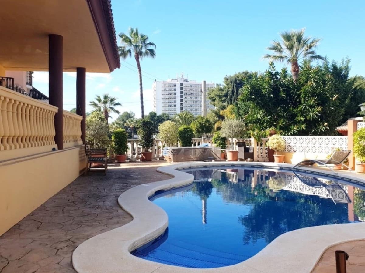 5 slaapkamer Villa te koop in Nueva Andalucia met zwembad garage - € 1.495.000 (Ref: 6147437)