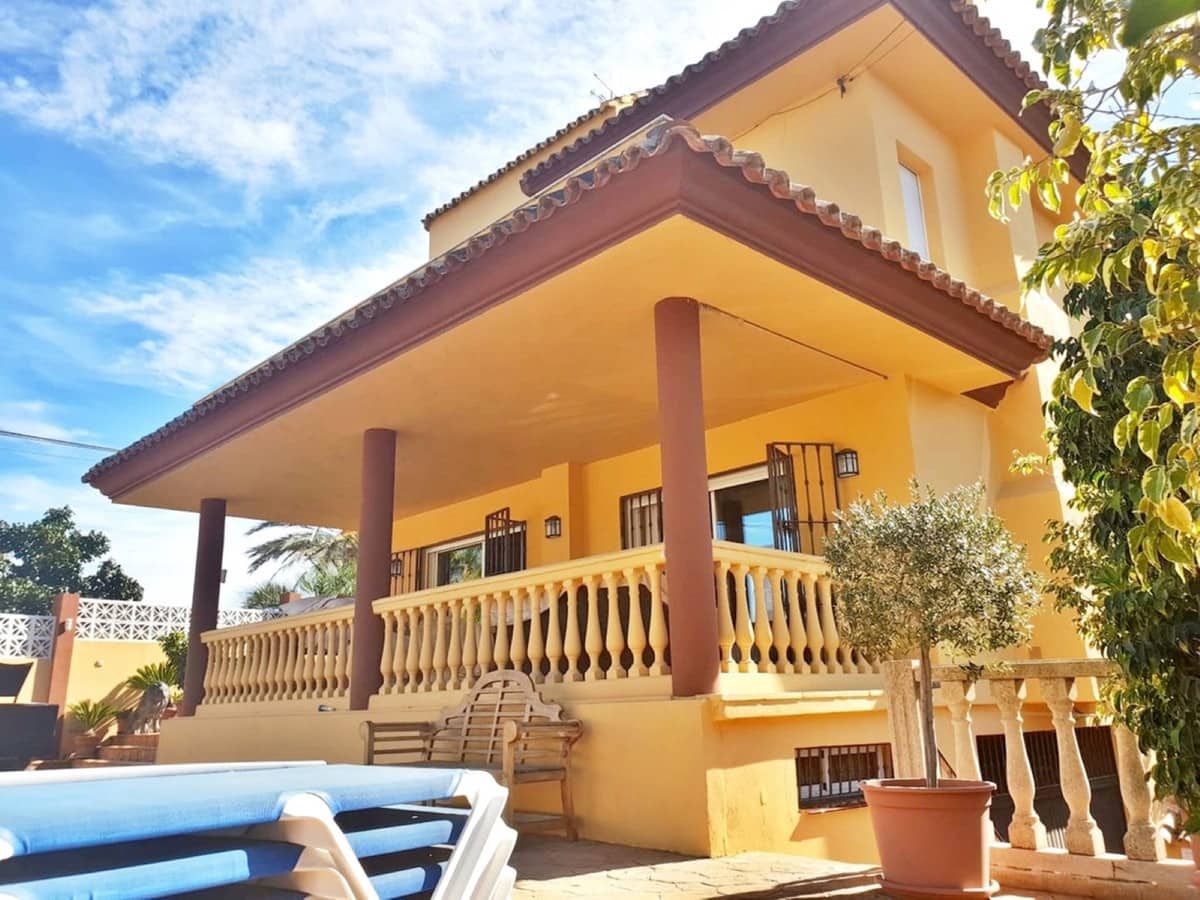 5 slaapkamer Villa te koop in Nueva Andalucia met zwembad garage - € 1.495.000 (Ref: 6147437)