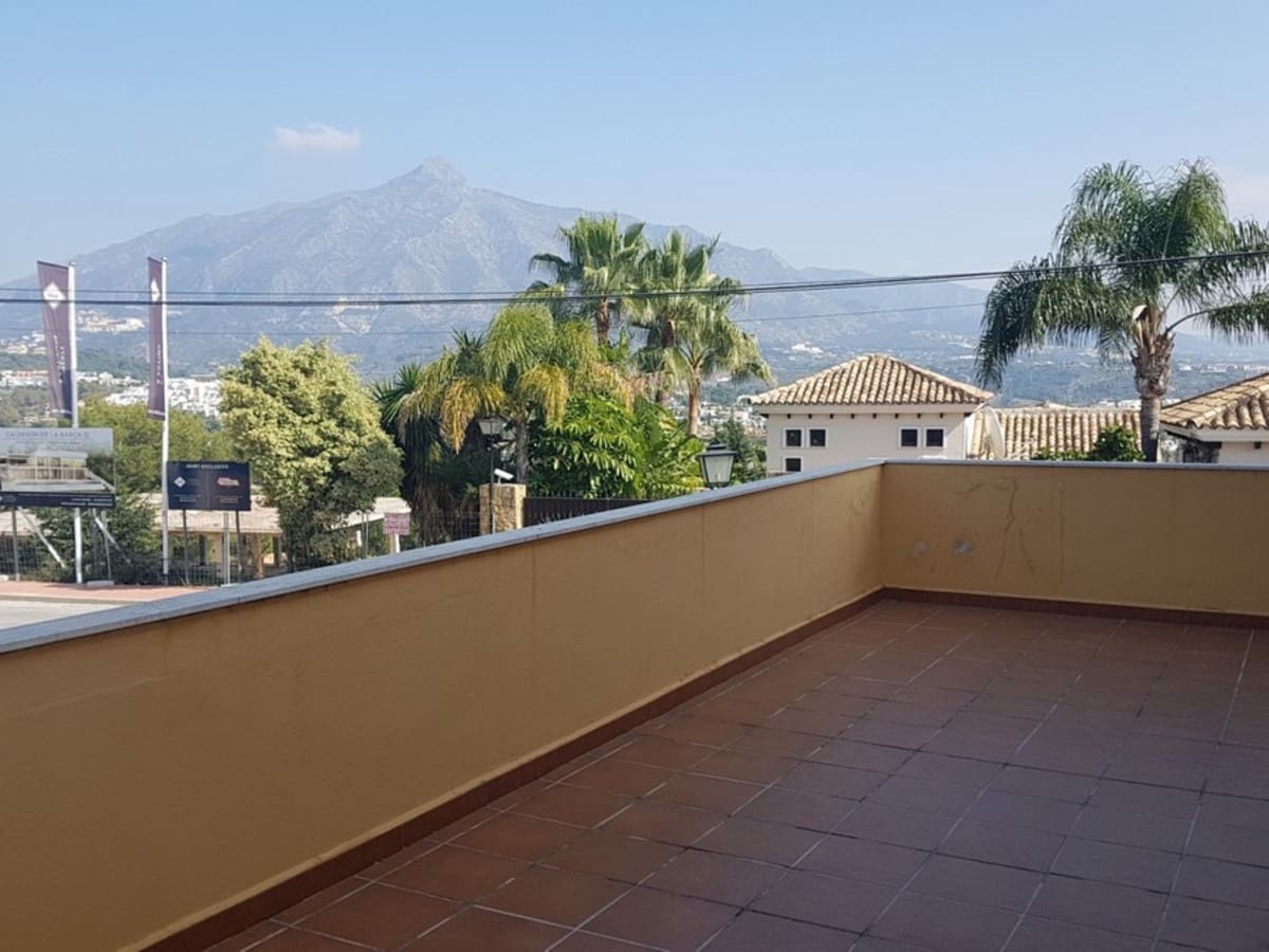 5 slaapkamer Villa te koop in Nueva Andalucia met zwembad garage - € 1.495.000 (Ref: 6147437)