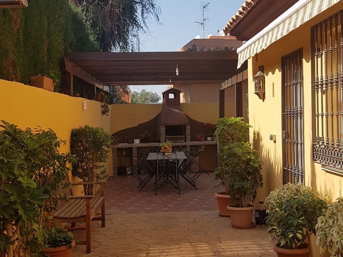 5 slaapkamer Villa te koop in Nueva Andalucia met zwembad garage - € 1.495.000 (Ref: 6147437)