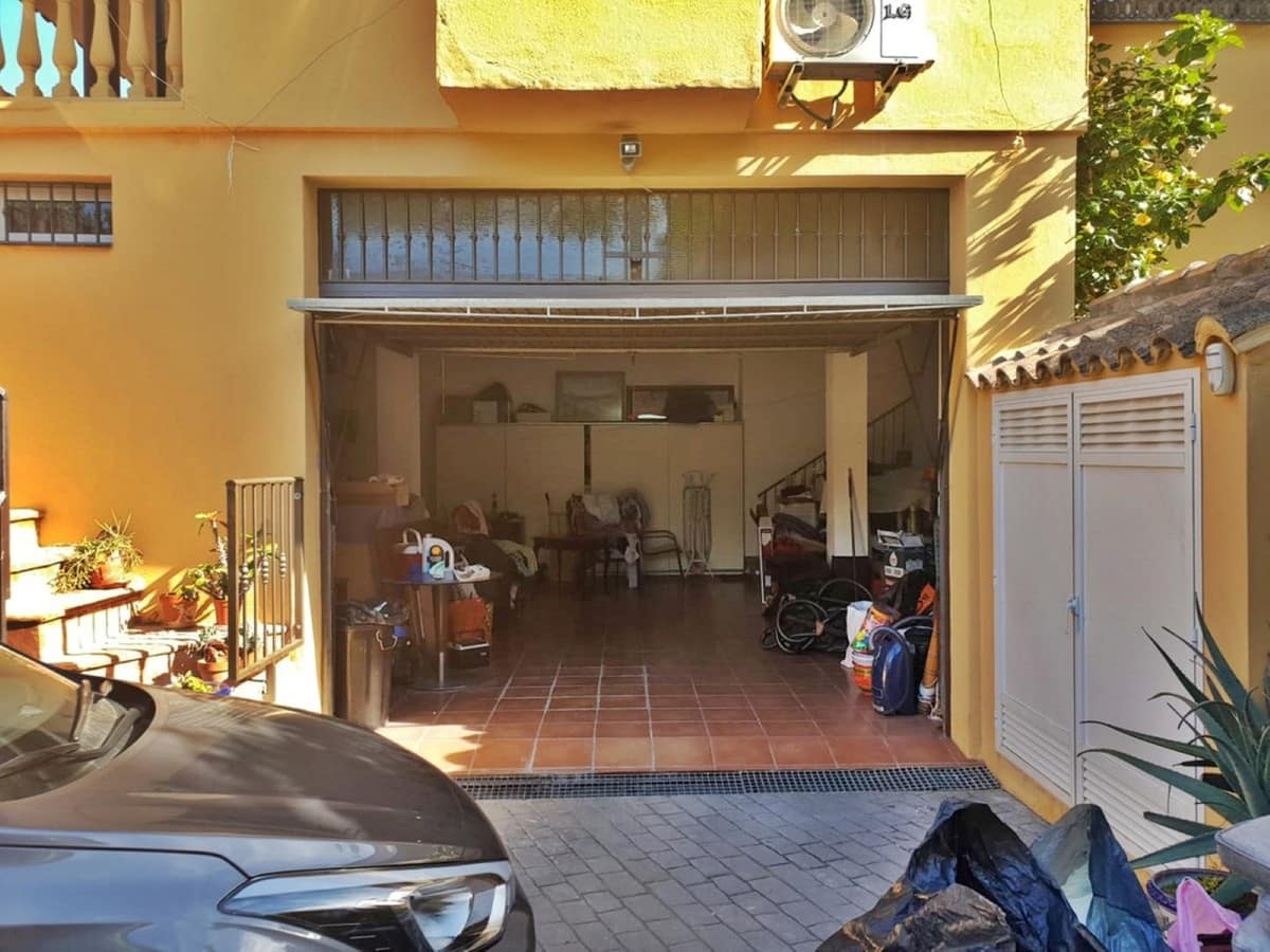 5 slaapkamer Villa te koop in Nueva Andalucia met zwembad garage - € 1.495.000 (Ref: 6147437)