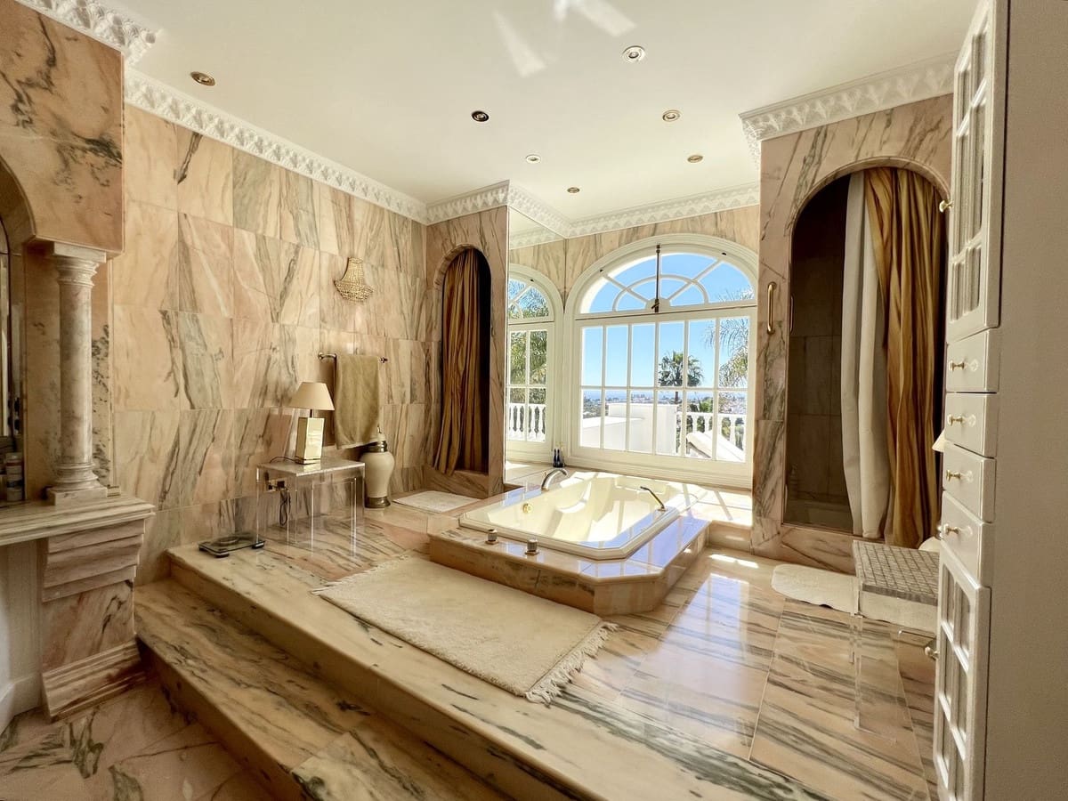 11 bedroom Villa for sale in Benahavis with pool garage - € 7,950,000 (Ref: 6379133)