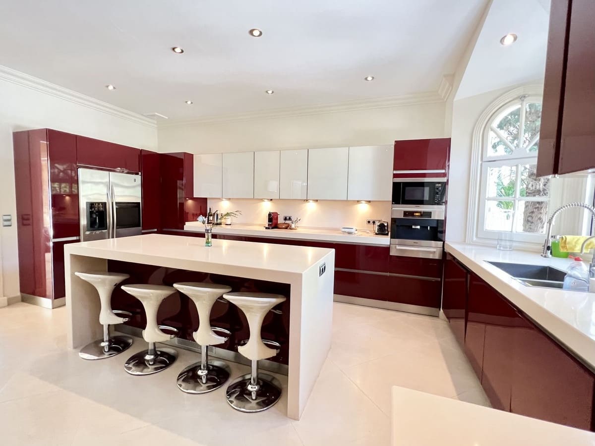 11 bedroom Villa for sale in Benahavis with pool garage - € 7,950,000 (Ref: 6379133)