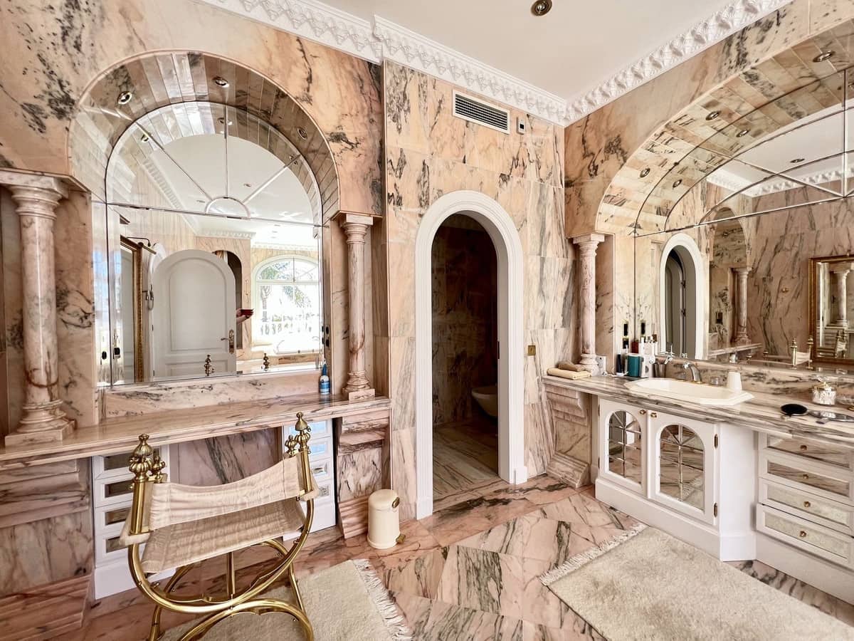 11 bedroom Villa for sale in Benahavis with pool garage - € 7,950,000 (Ref: 6379133)