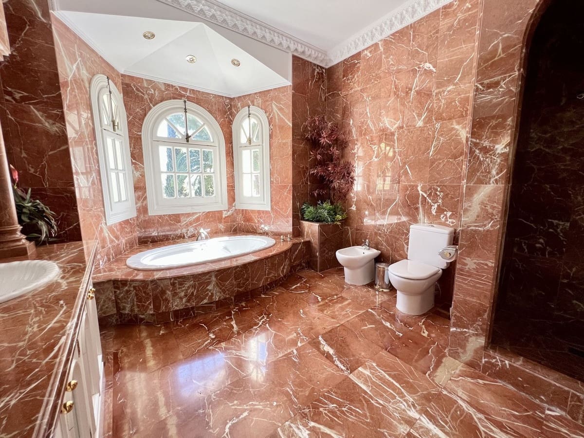 11 bedroom Villa for sale in Benahavis with pool garage - € 7,950,000 (Ref: 6379133)