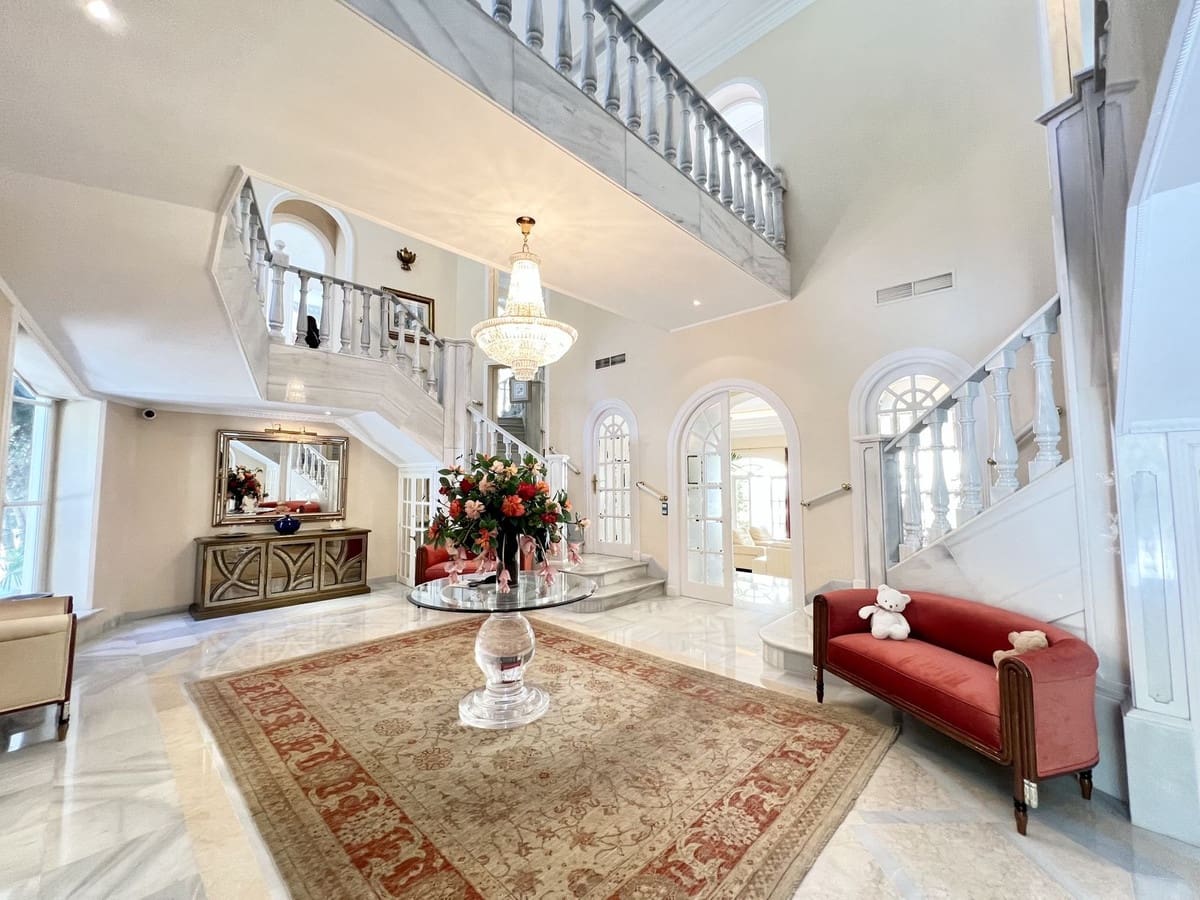 11 soverom Villa til salgs i Benahavis med svømmebasseng garasje - € 7 950 000 (Ref: 6379133)