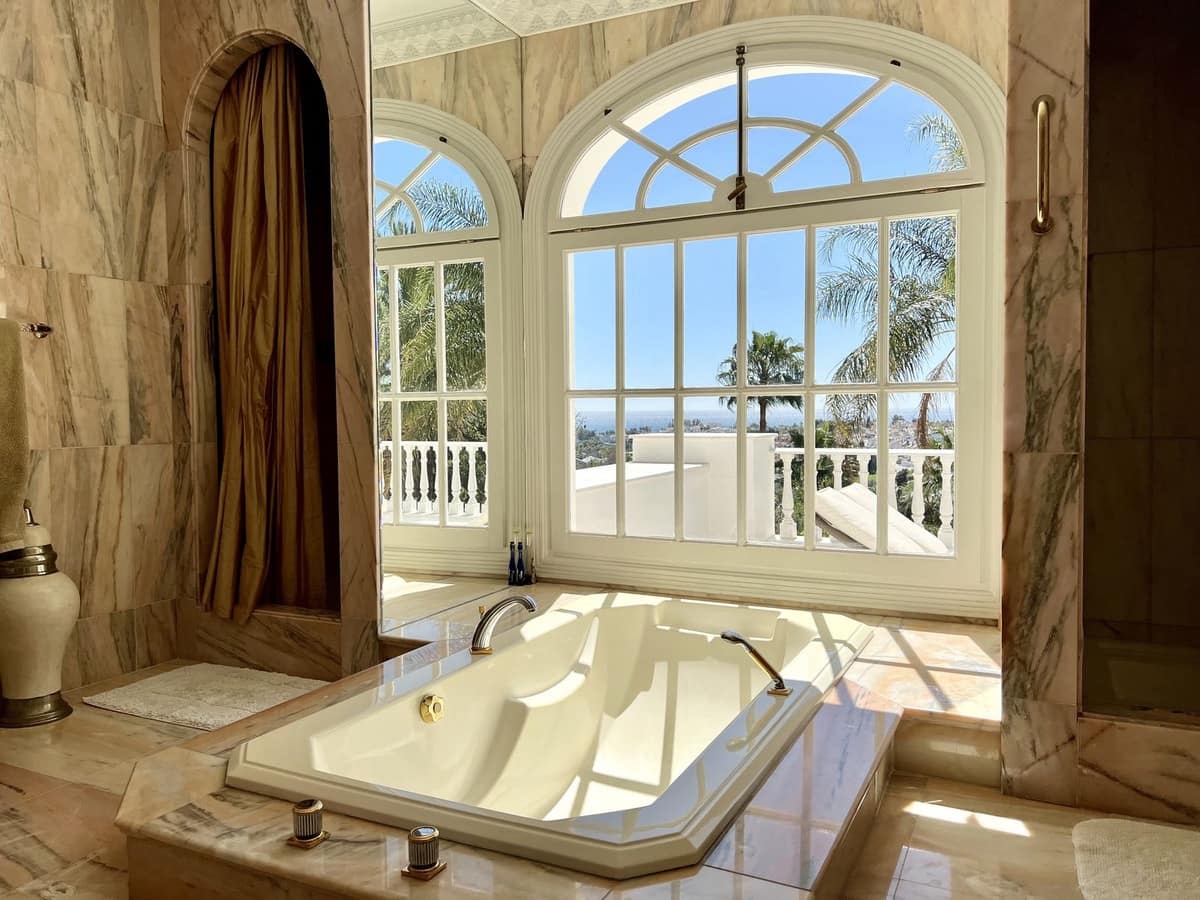 11 soverom Villa til salgs i Benahavis med svømmebasseng garasje - € 7 950 000 (Ref: 6379133)