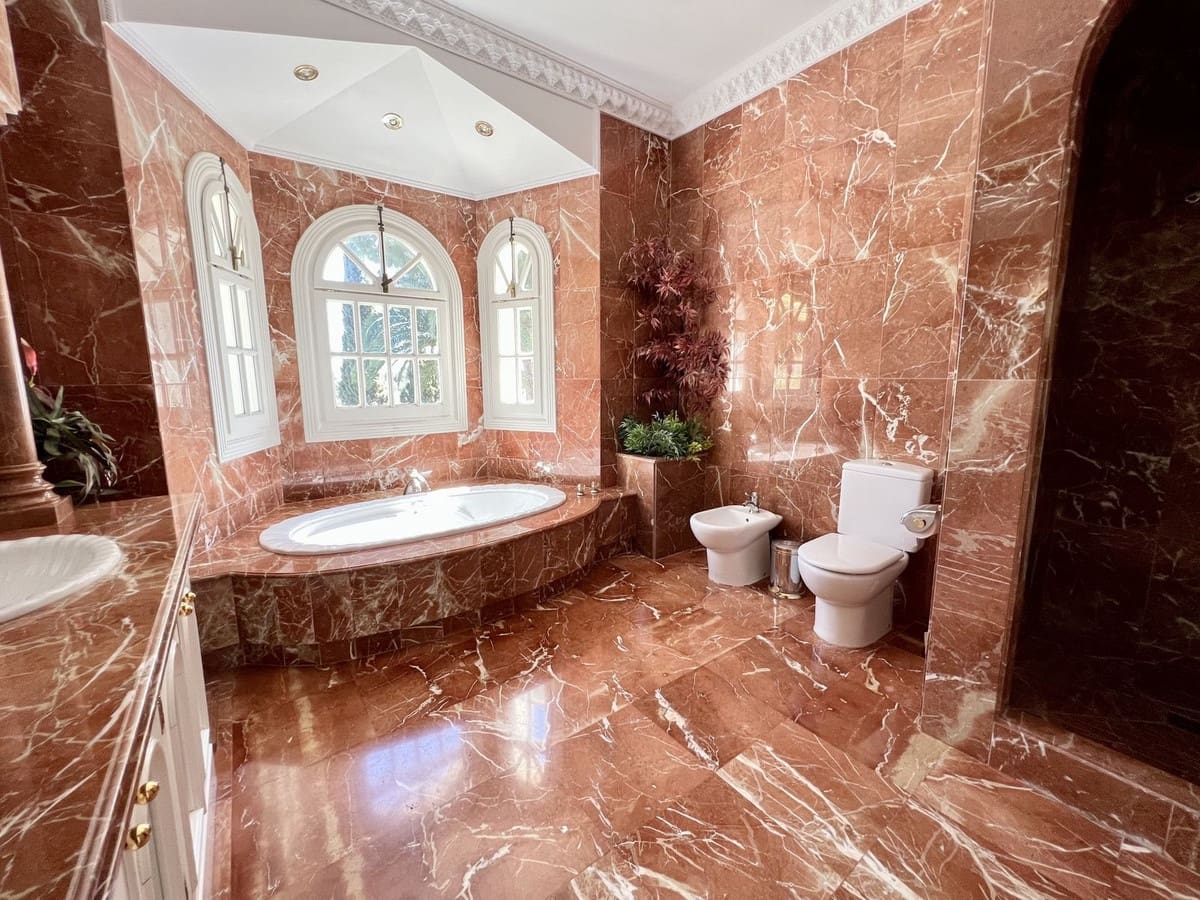 11 soverom Villa til salgs i Benahavis med svømmebasseng garasje - € 7 950 000 (Ref: 6379133)