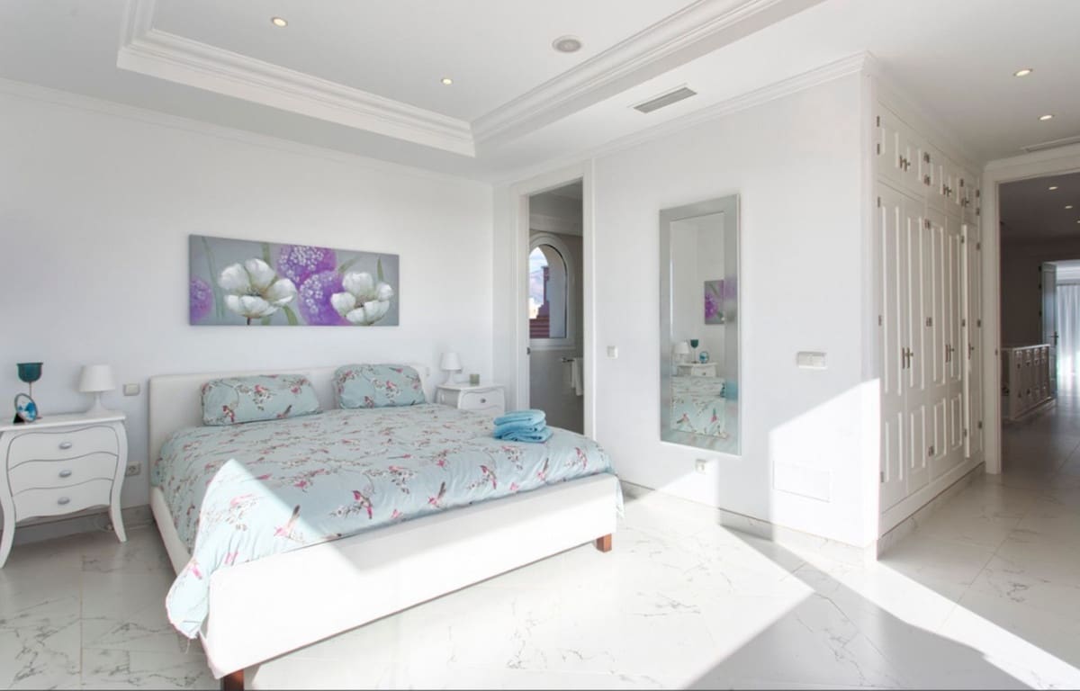 8 soverom Villa til salgs i Los Flamingos med svømmebasseng garasje - € 3 950 000 (Ref: 7551440)