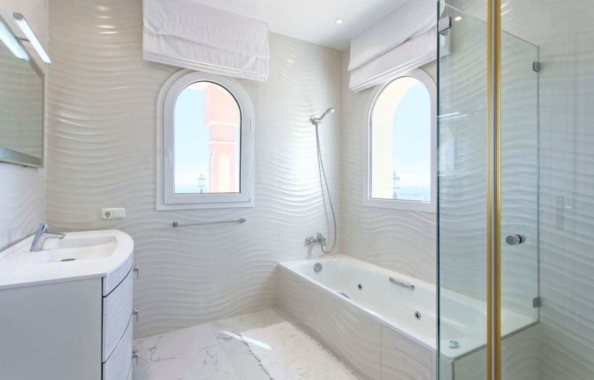 8 soverom Villa til salgs i Los Flamingos med svømmebasseng garasje - € 3 950 000 (Ref: 7551440)