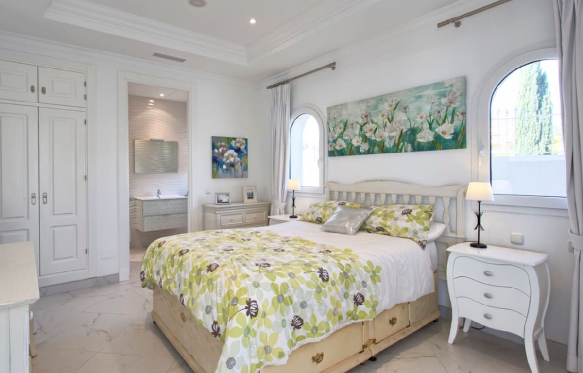 8 soverom Villa til salgs i Los Flamingos med svømmebasseng garasje - € 3 950 000 (Ref: 7551440)