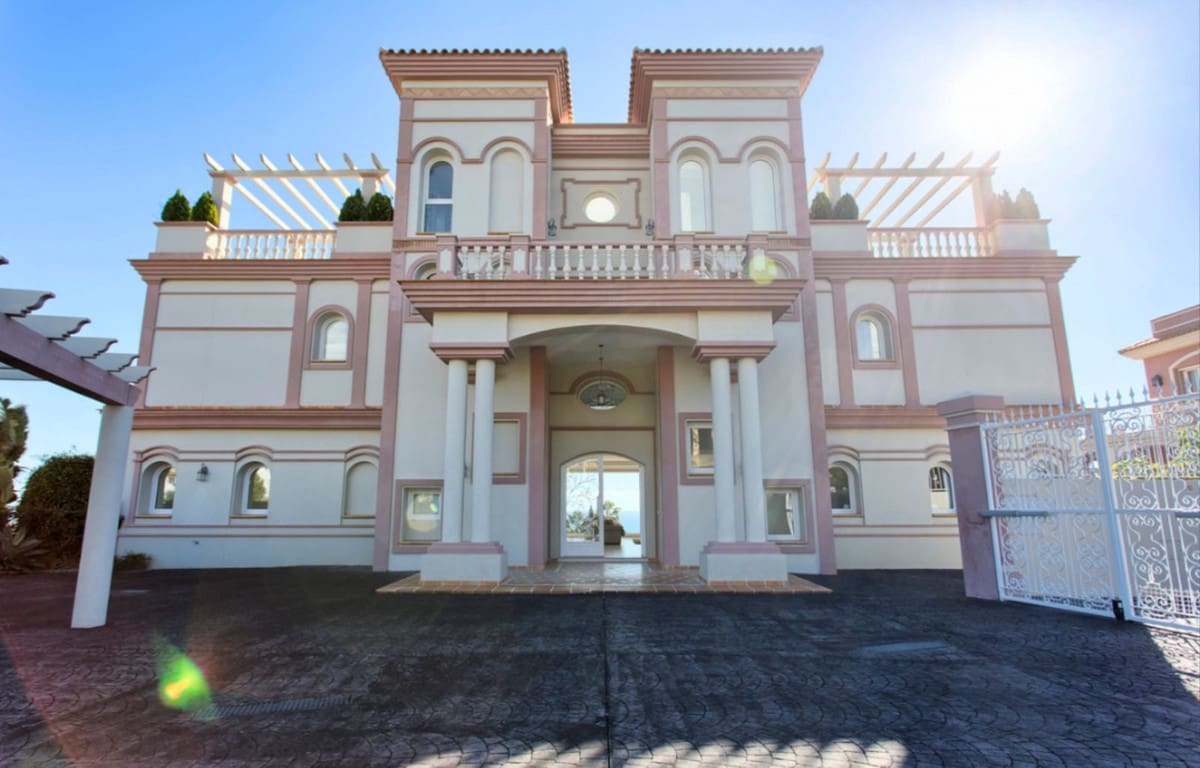 8 soverom Villa til salgs i Los Flamingos med svømmebasseng garasje - € 3 950 000 (Ref: 7551440)