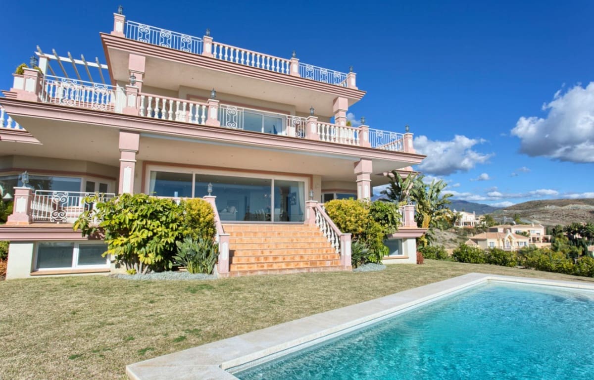 8 soverom Villa til salgs i Los Flamingos med svømmebasseng garasje - € 3 950 000 (Ref: 7551440)