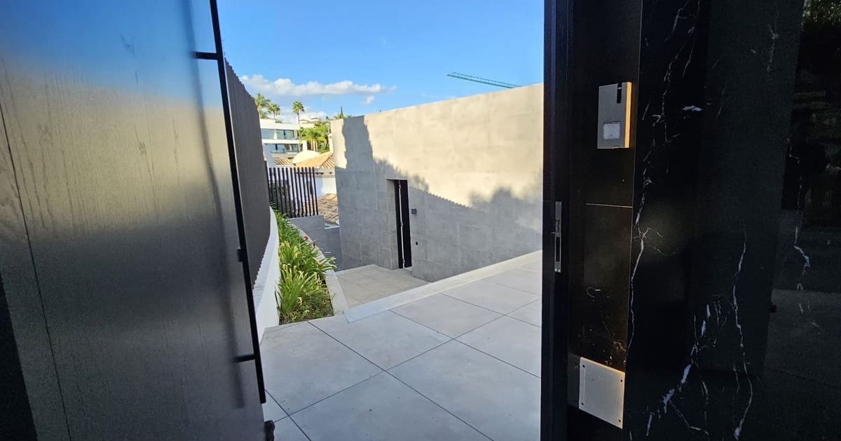 5 quarto Moradia para venda em Los Flamingos com piscina garagem - 4 300 000 € (Ref: 7785430)