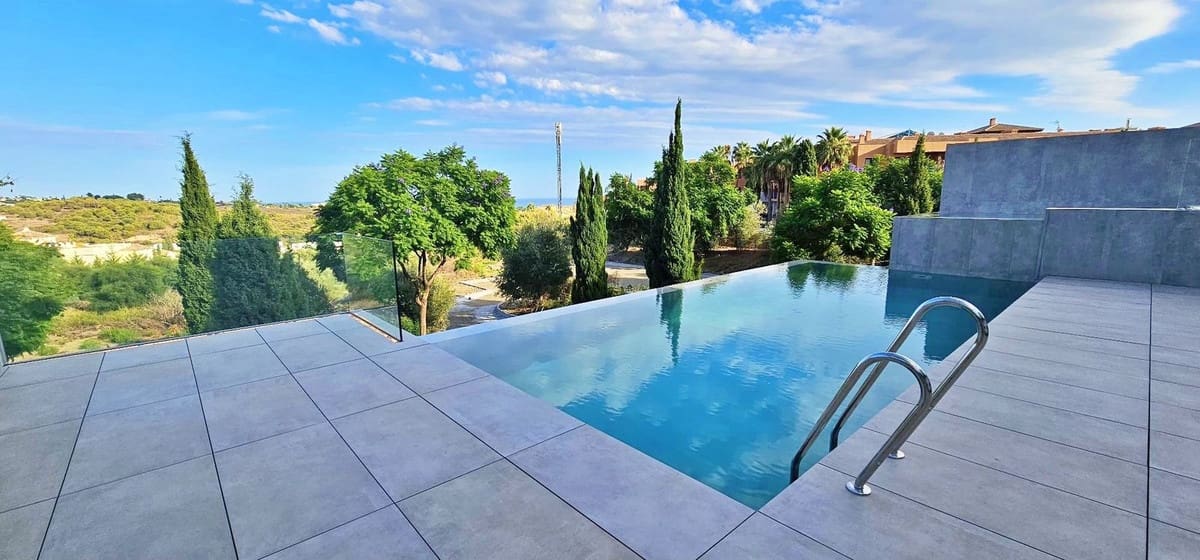 5 makuuhuone Huvila myytävänä paikassa Los Flamingos mukana uima-altaan 
autotalli - 4 300 000 € (Ref: 7785430)