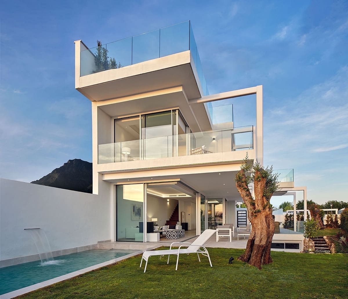 4 bedroom Villa for sale in Marbella with pool garage - € 1,950,000 (Ref: 8431024)
