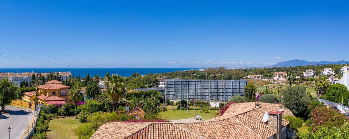 4 bedroom Villa for sale in Marbella with pool garage - € 1,950,000 (Ref: 8431024)