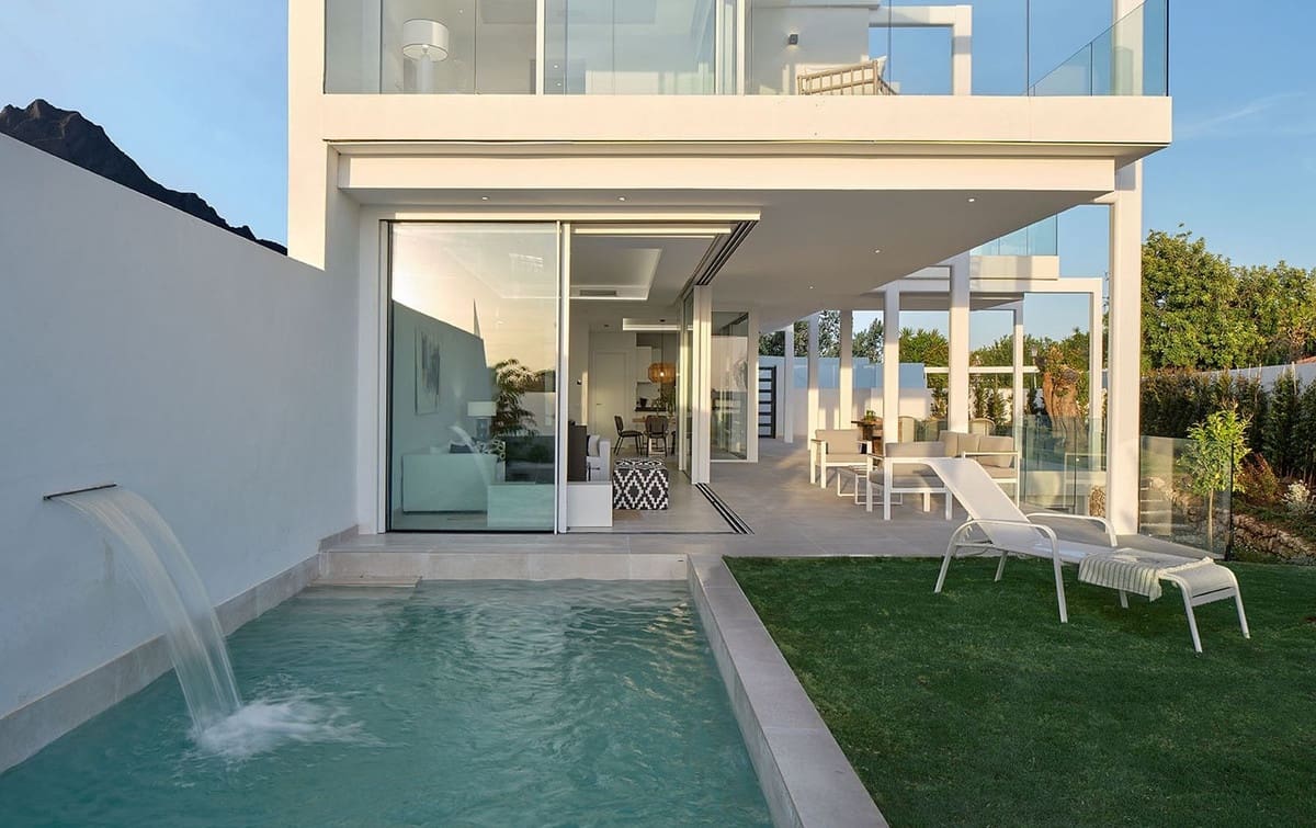4 bedroom Villa for sale in Marbella with pool garage - € 1,950,000 (Ref: 8431024)