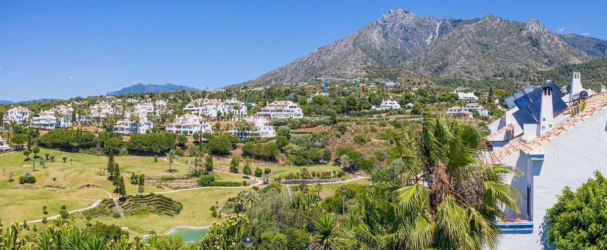4 bedroom Villa for sale in Marbella with pool garage - € 1,950,000 (Ref: 8431024)