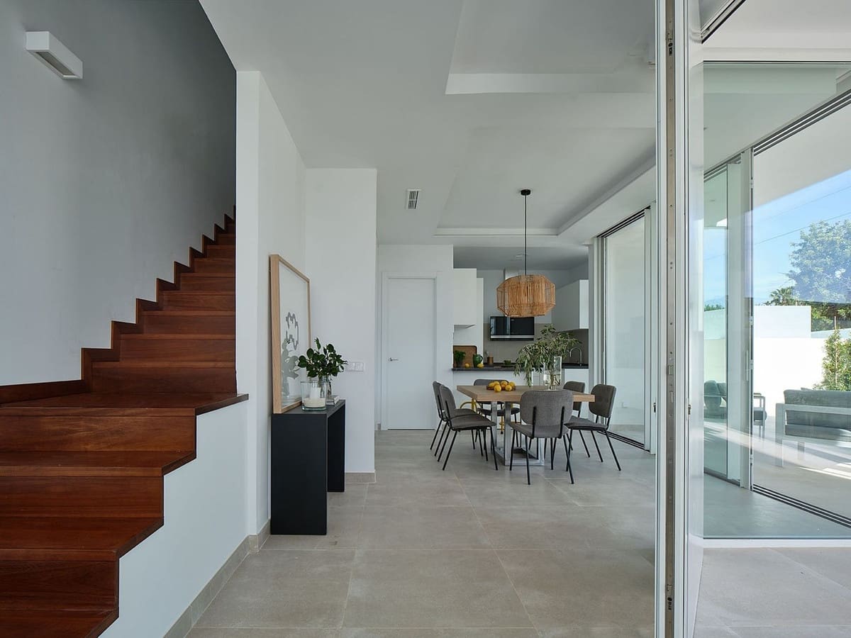 4 bedroom Villa for sale in Marbella with pool garage - € 1,950,000 (Ref: 8431024)