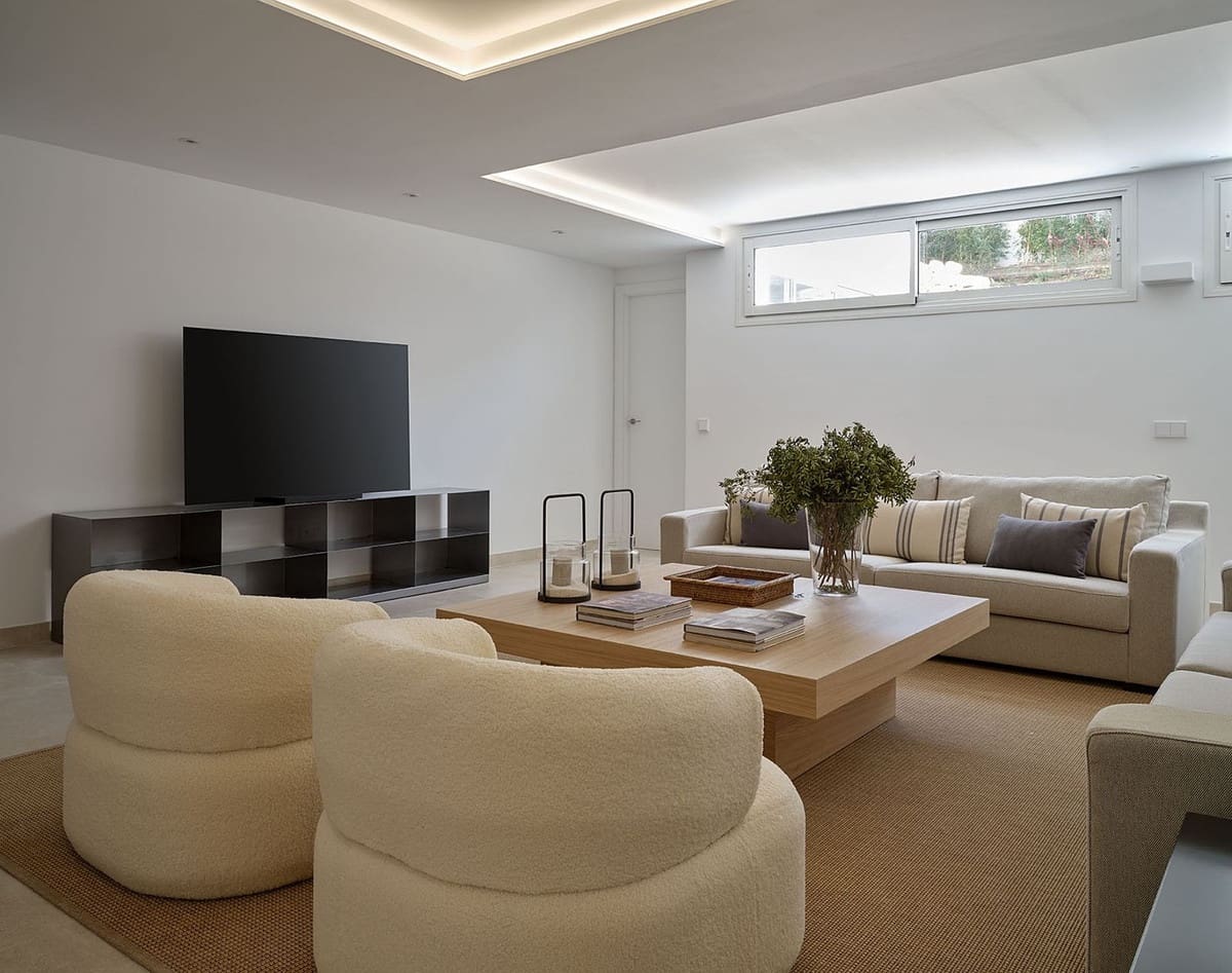 4 bedroom Villa for sale in Marbella with pool garage - € 1,950,000 (Ref: 8431024)