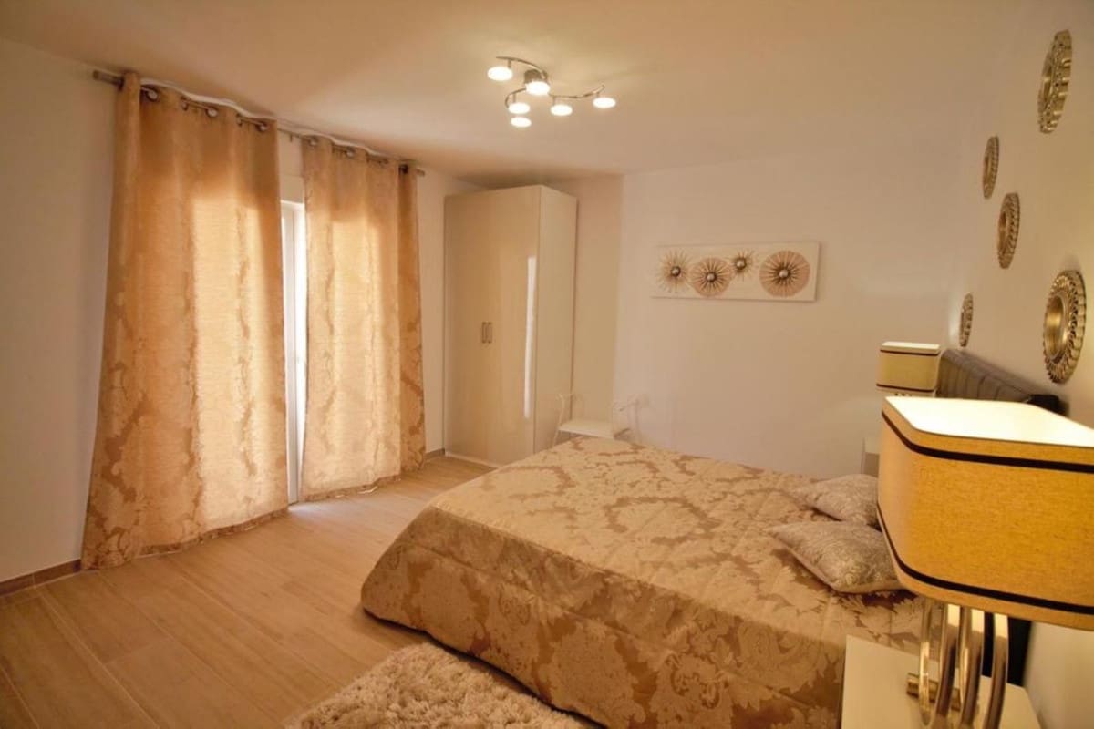 10 camera da letto Villa in vendita in El Paraiso con piscina garage - 3.250.000 € (Rif: 8609468)