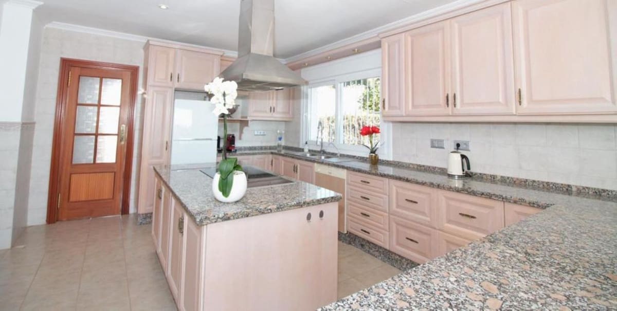 10 camera da letto Villa in vendita in El Paraiso con piscina garage - 3.250.000 € (Rif: 8609468)