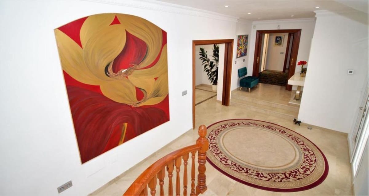 10 bedroom Villa for sale in El Paraiso with pool garage - € 3,250,000 (Ref: 8609468)