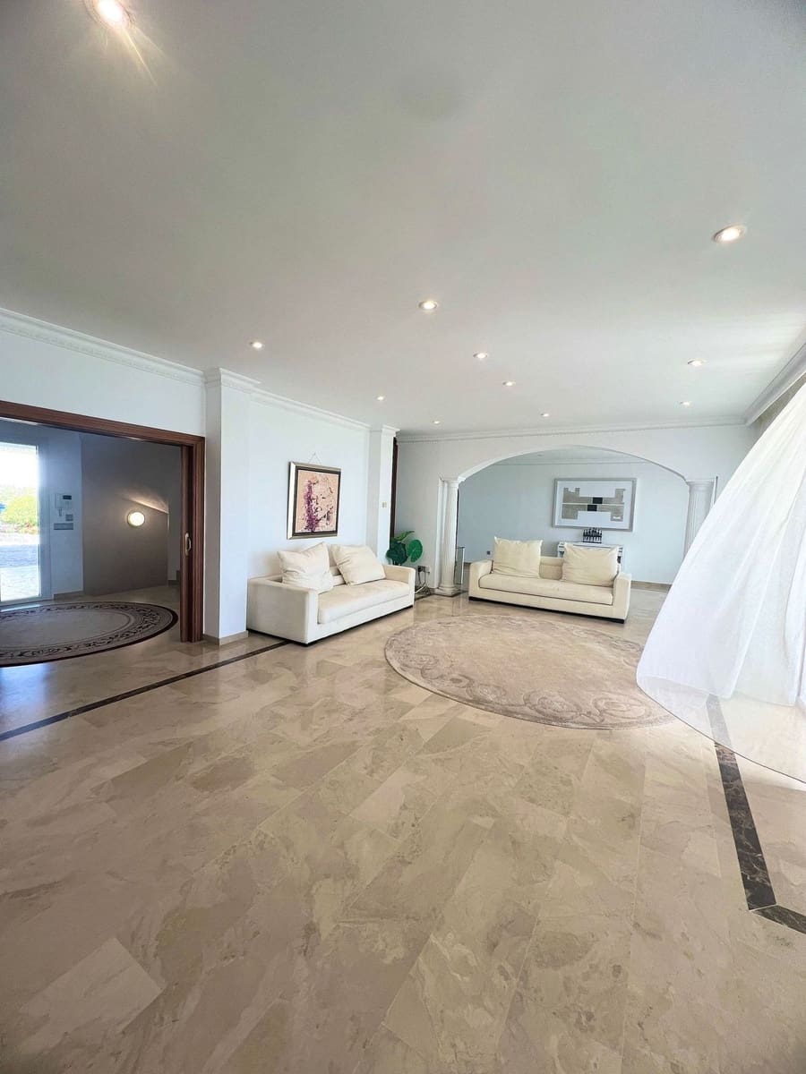 10 sypialnia Willa na sprzedaż w El Paraiso z basenem garażem - 3 250 000 € (Ref: 8609468)