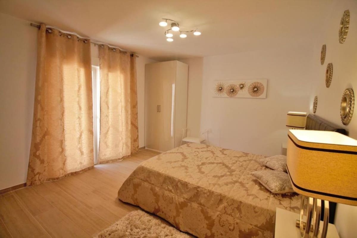 10 soveværelse Villa til salg i El Paraiso med swimmingpool garage - € 3.250.000 (Ref: 8609468)