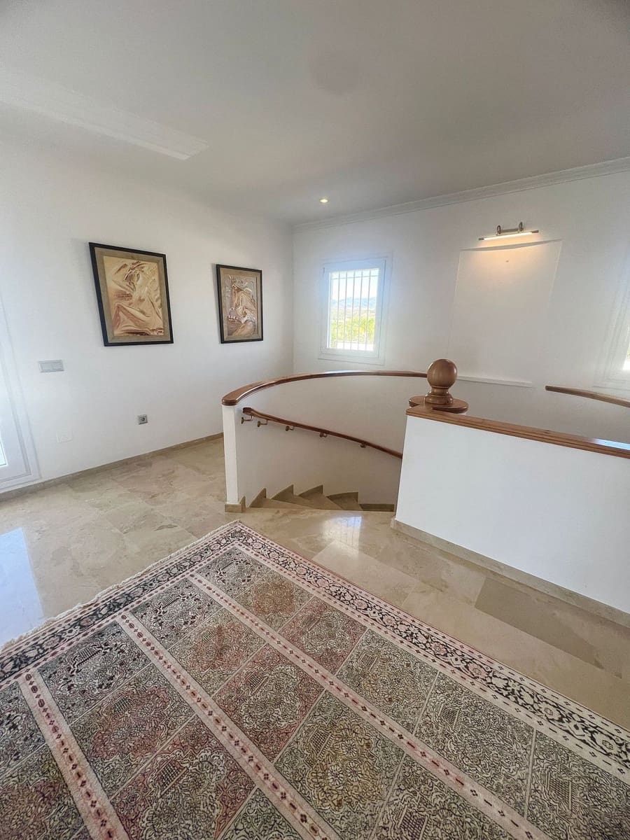 10 soveværelse Villa til salg i El Paraiso med swimmingpool garage - € 3.250.000 (Ref: 8609468)