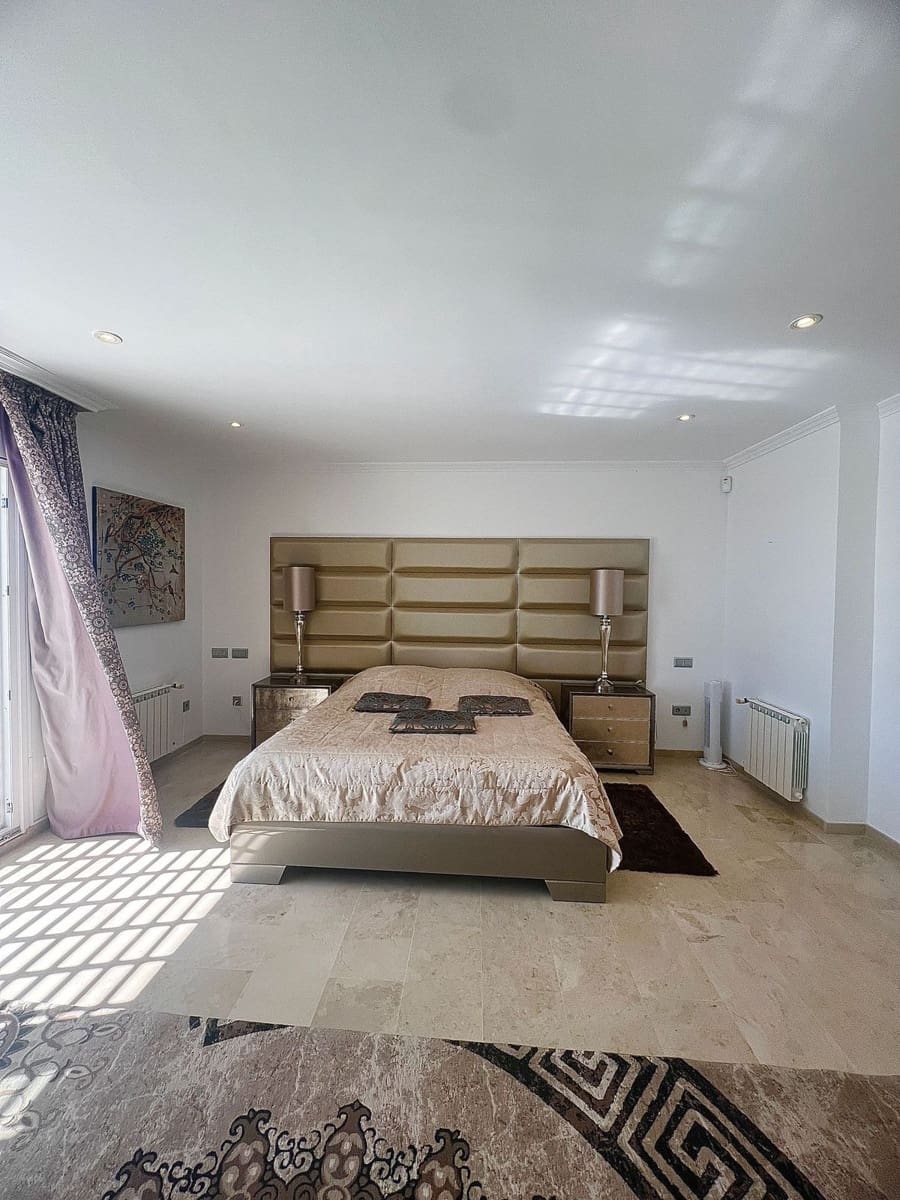 10 soveværelse Villa til salg i El Paraiso med swimmingpool garage - € 3.250.000 (Ref: 8609468)