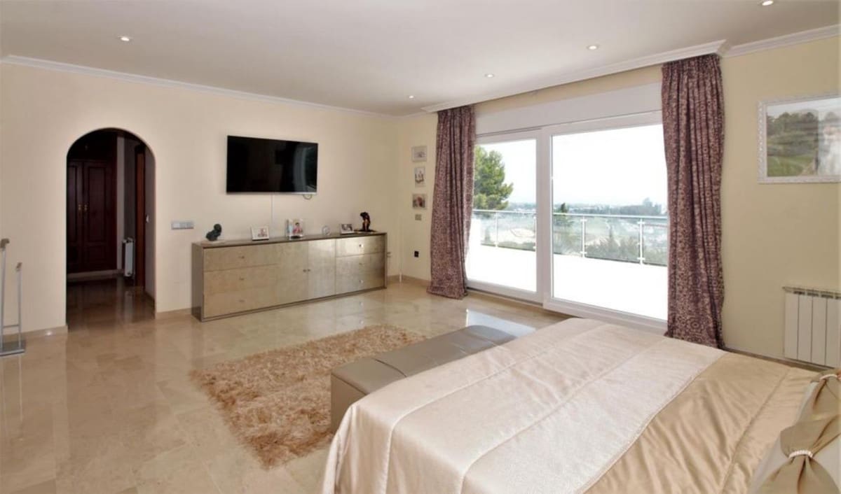 10 soveværelse Villa til salg i El Paraiso med swimmingpool garage - € 3.250.000 (Ref: 8609468)