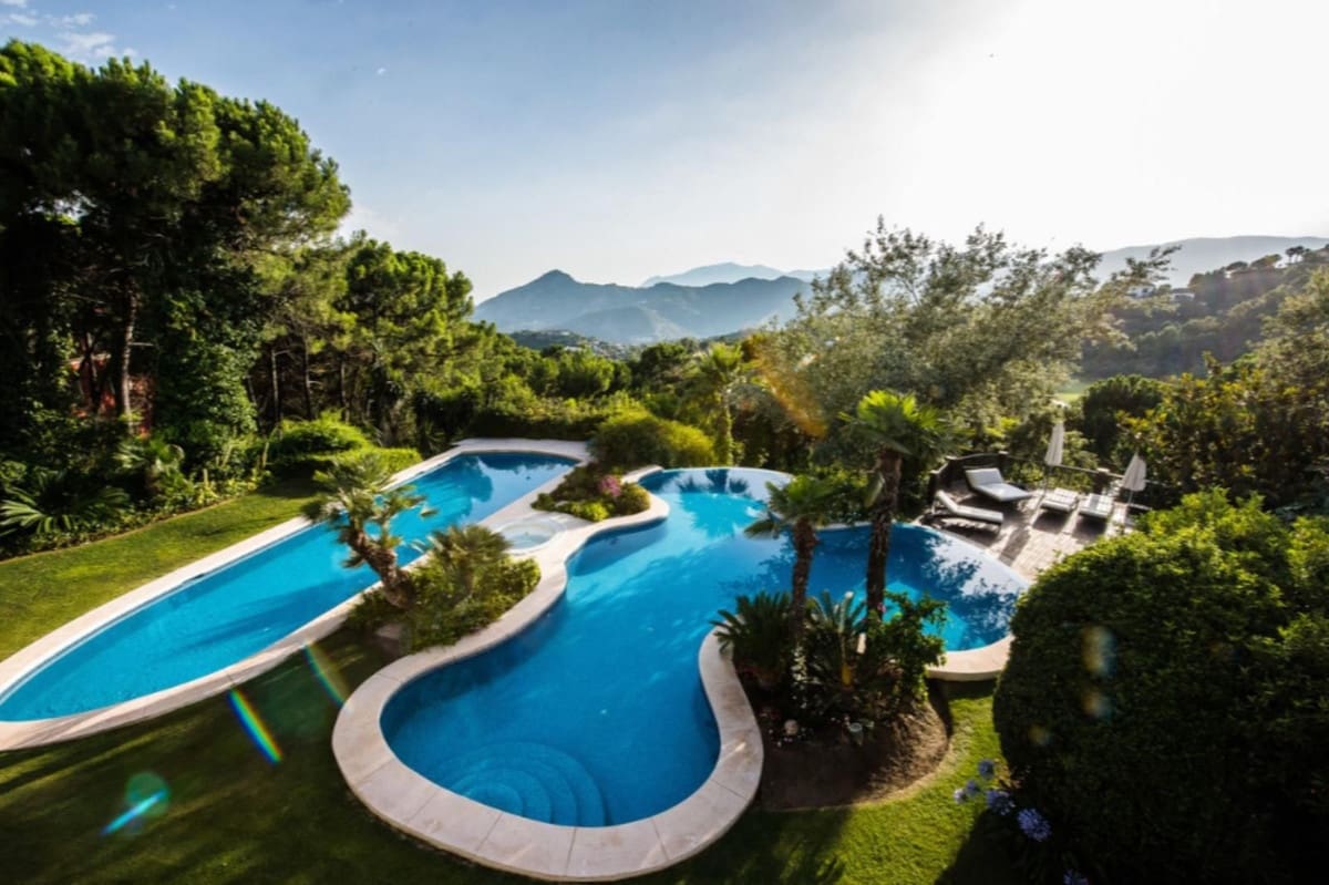 8 bedroom Villa for sale in La Zagaleta with garage - € 5,850,000 (Ref: 8609469)