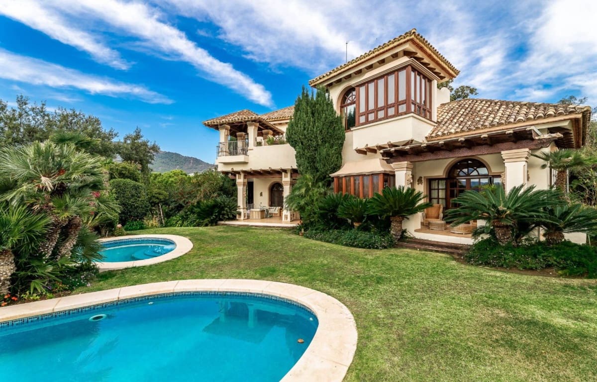 8 bedroom Villa for sale in La Zagaleta with garage - € 5,850,000 (Ref: 8609469)