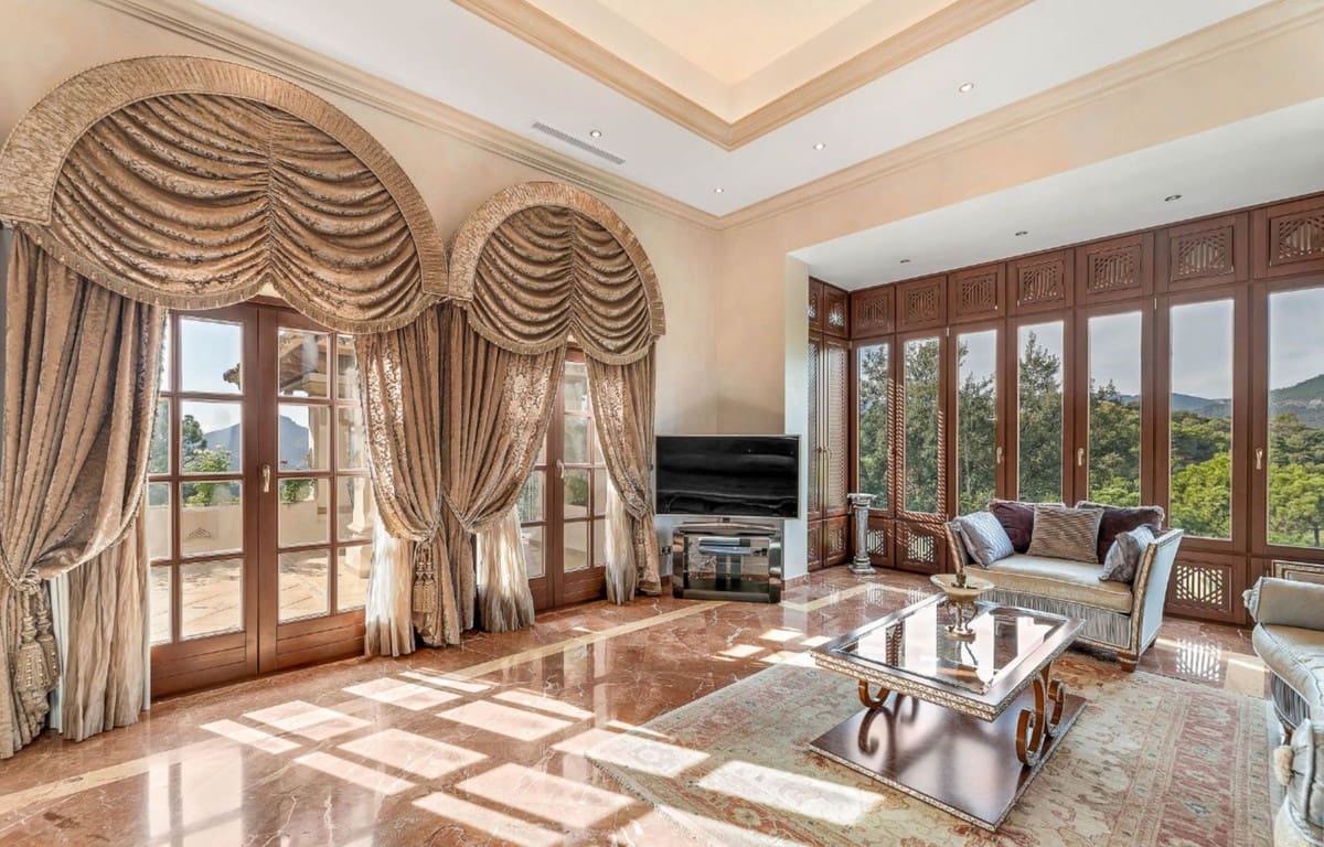 8 bedroom Villa for sale in La Zagaleta with garage - € 5,850,000 (Ref: 8609469)