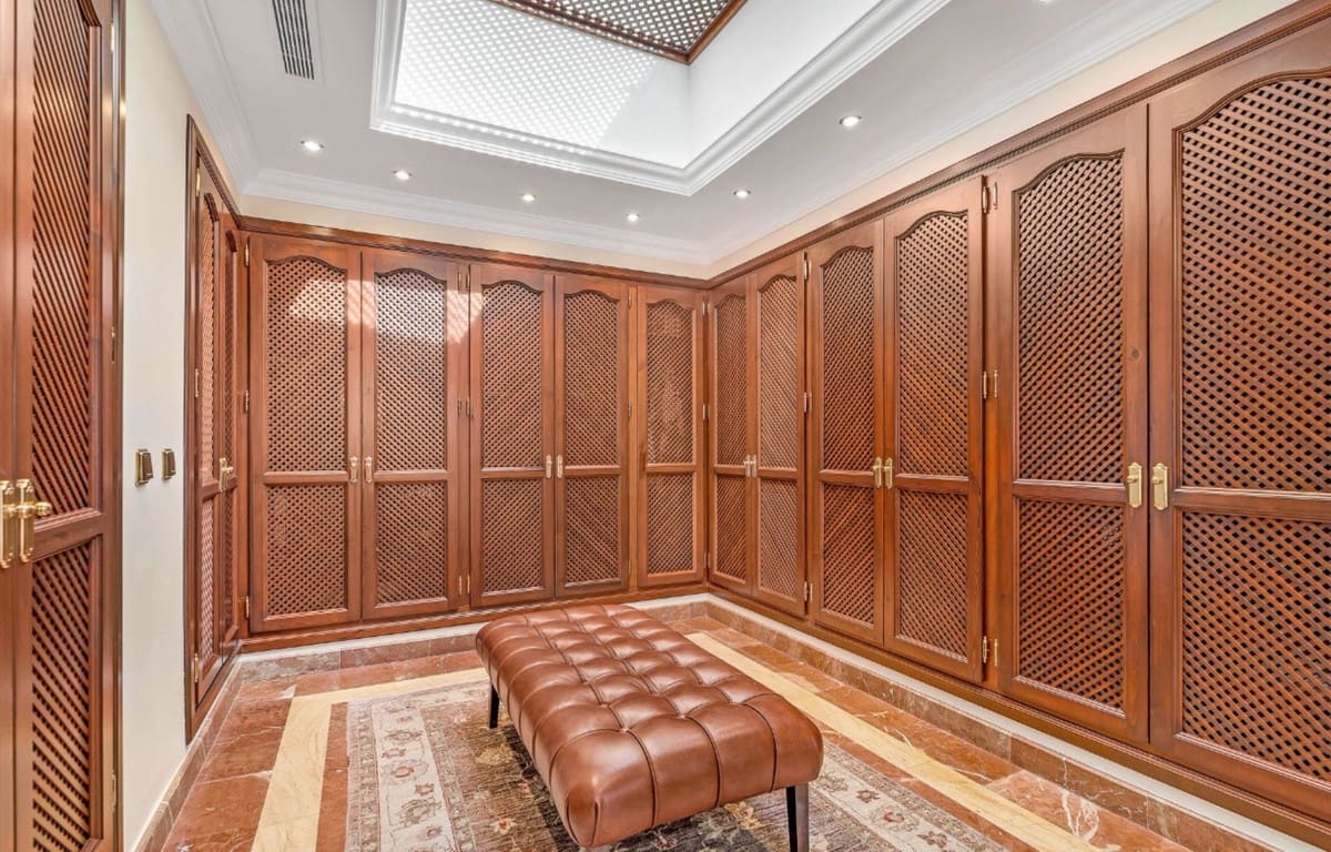 8 bedroom Villa for sale in La Zagaleta with garage - € 5,850,000 (Ref: 8609469)