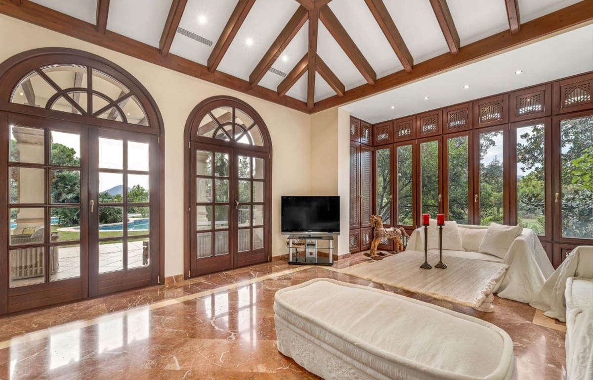 8 bedroom Villa for sale in La Zagaleta with garage - € 5,850,000 (Ref: 8609469)